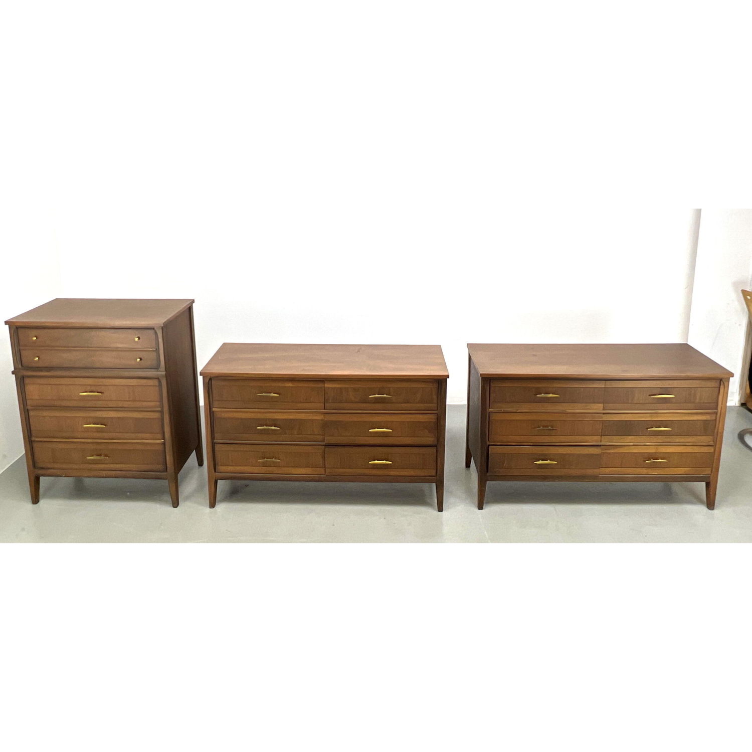 Appraisal: pc American modern walnut bedroom set Tall chest and low