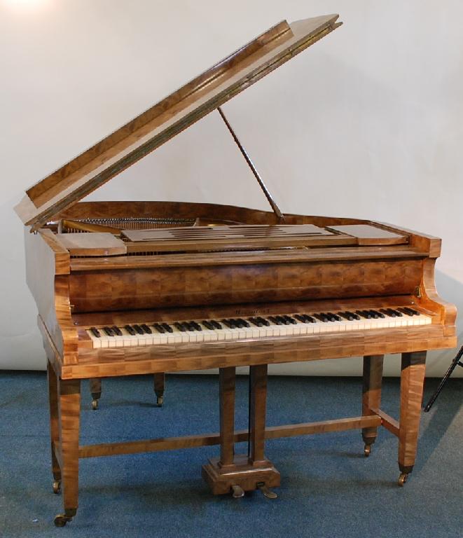 Appraisal: NIENDORF BOUDOIR GRAND PIANOFORTE in strip veneer fiddle back satin