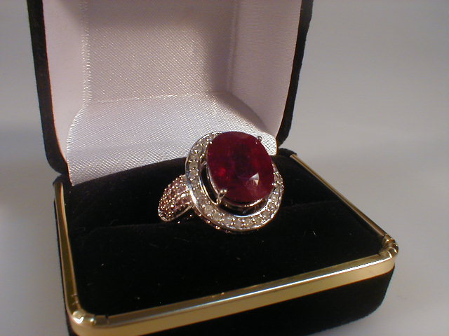 Appraisal: A heavy ladies dress ring a central synthetic faceted ruby