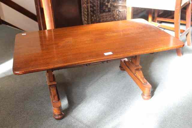 Appraisal: A VICTORIAN MAHOGANY LOW CENTRE TABLE of rectangular form on