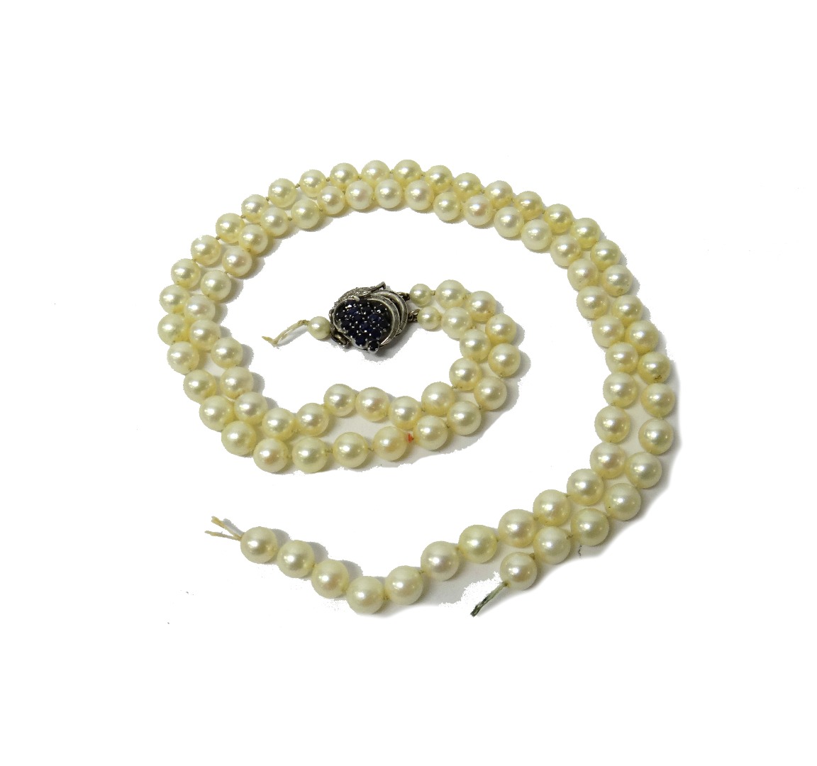 Appraisal: A two row necklace of uniform cultured pearls on a