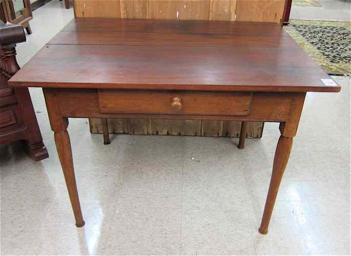 Appraisal: AN AMERICAN COUNTRY FURNITURE TAVERN TABLE New England states th