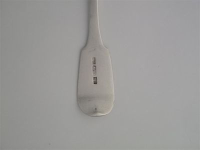 Appraisal: G W unascibed A fiddle sugar spoon and six matching