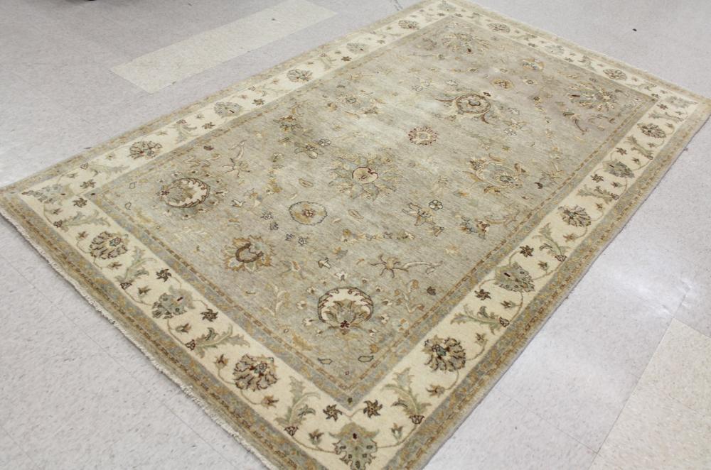 Appraisal: HAND KNOTTED ORIENTAL AREA RUG Pakistani Persian Isfahan floral design