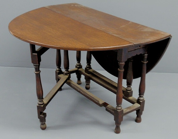 Appraisal: Oak gate-leg drop-leaf table c with a single drawer and