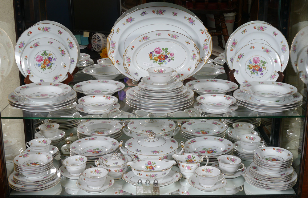 Appraisal: NORITAKE FINE CHINA IN THE DRESALA PATTERN Approx pieces to