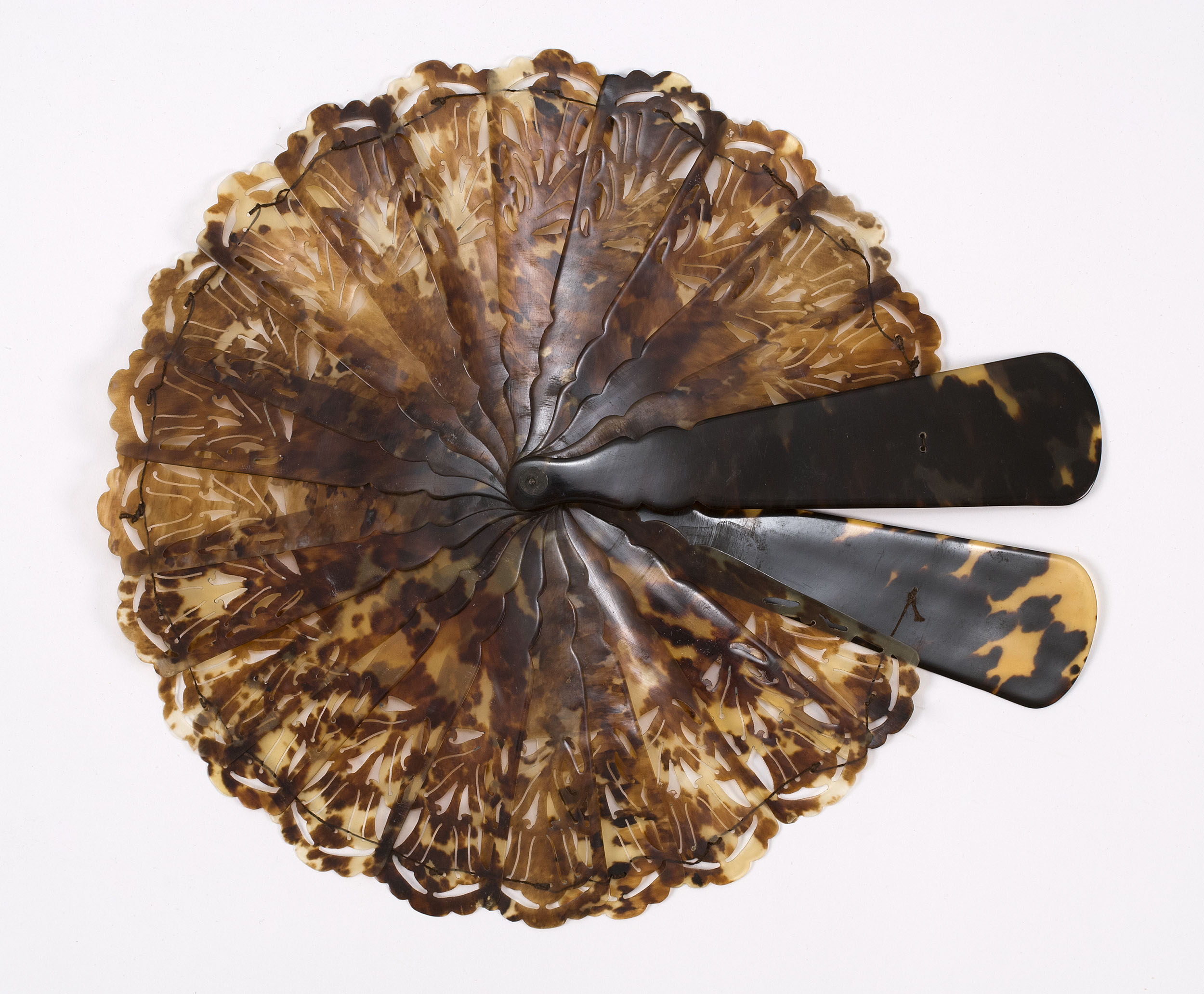 Appraisal: BRIS COCKADE FAN th CenturySimulating shell leaves with cut-out floral