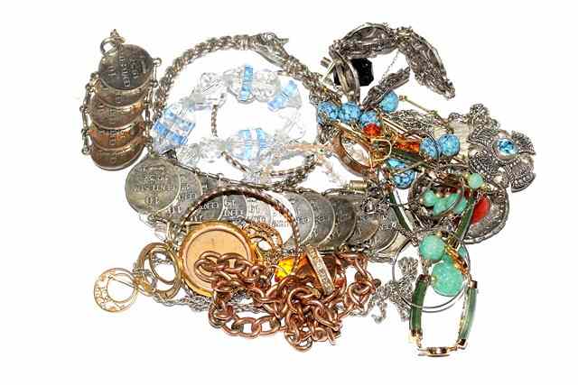 Appraisal: A COLLECTION OF VARIOUS SILVER AND COSTUME JEWELLERY