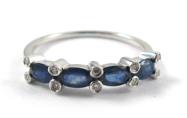 Appraisal: SAPPHIRE DIAMOND AND WHITE GOLD RING The k white gold