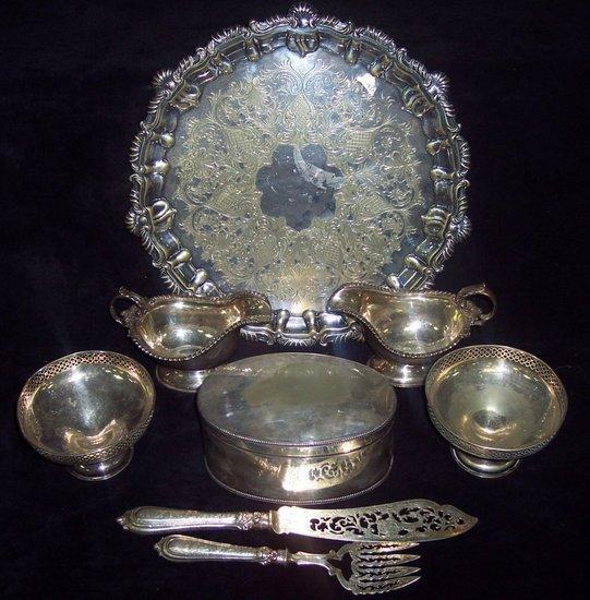 Appraisal: A pair of sauce boats an oval biscuit box and