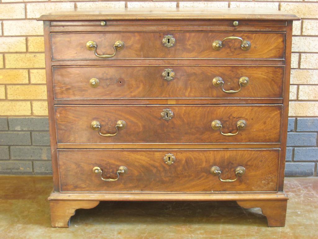 Appraisal: A George III mahogany Chest of four long graduated drawers