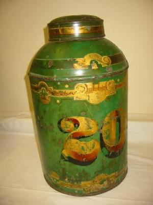 Appraisal: A GREEN JAPANNED TEA CANISTER AND COVER of cylindrical form