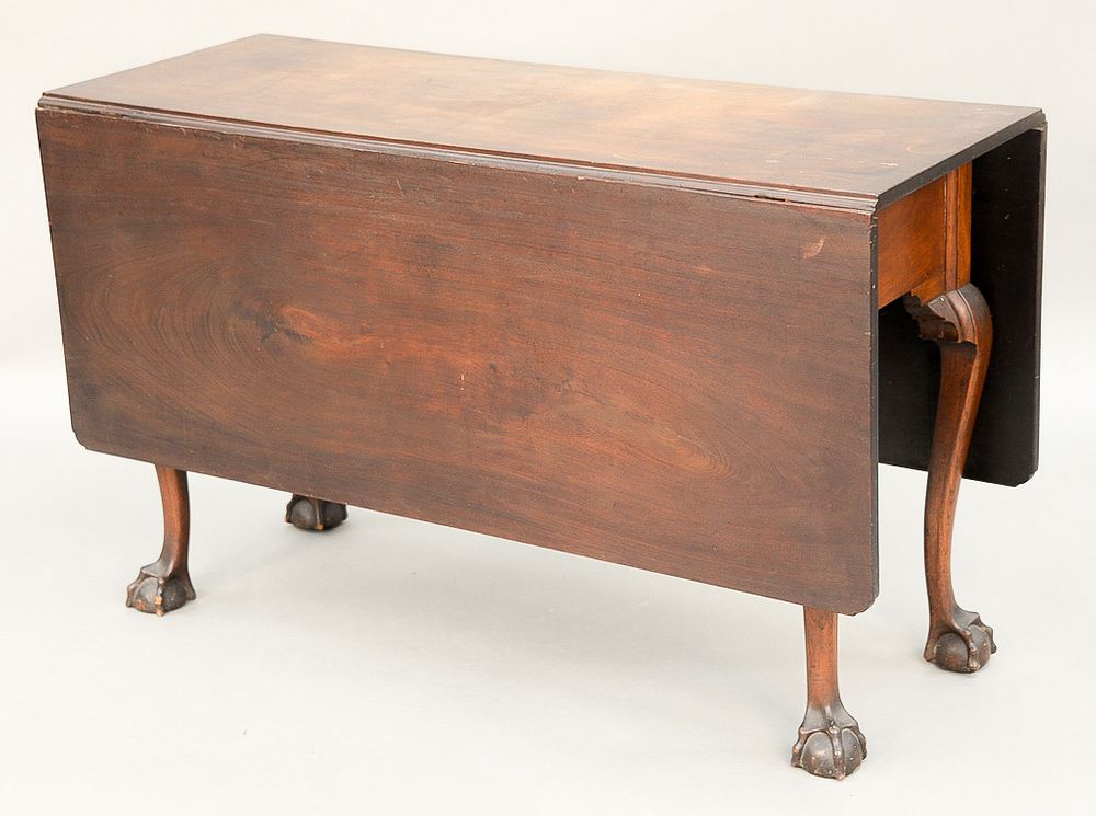 Appraisal: Chippendale mahogany table with rectangular drop leaves set on cabriole