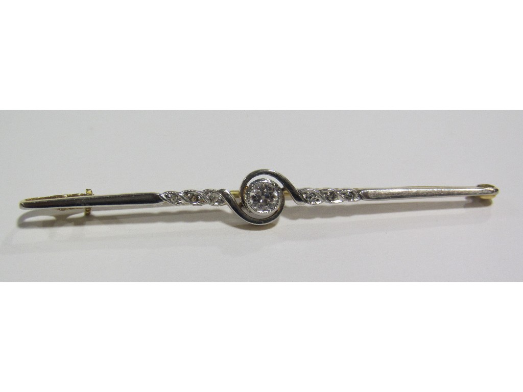 Appraisal: Eighteen carat bicolour gold diamond set bar brooch