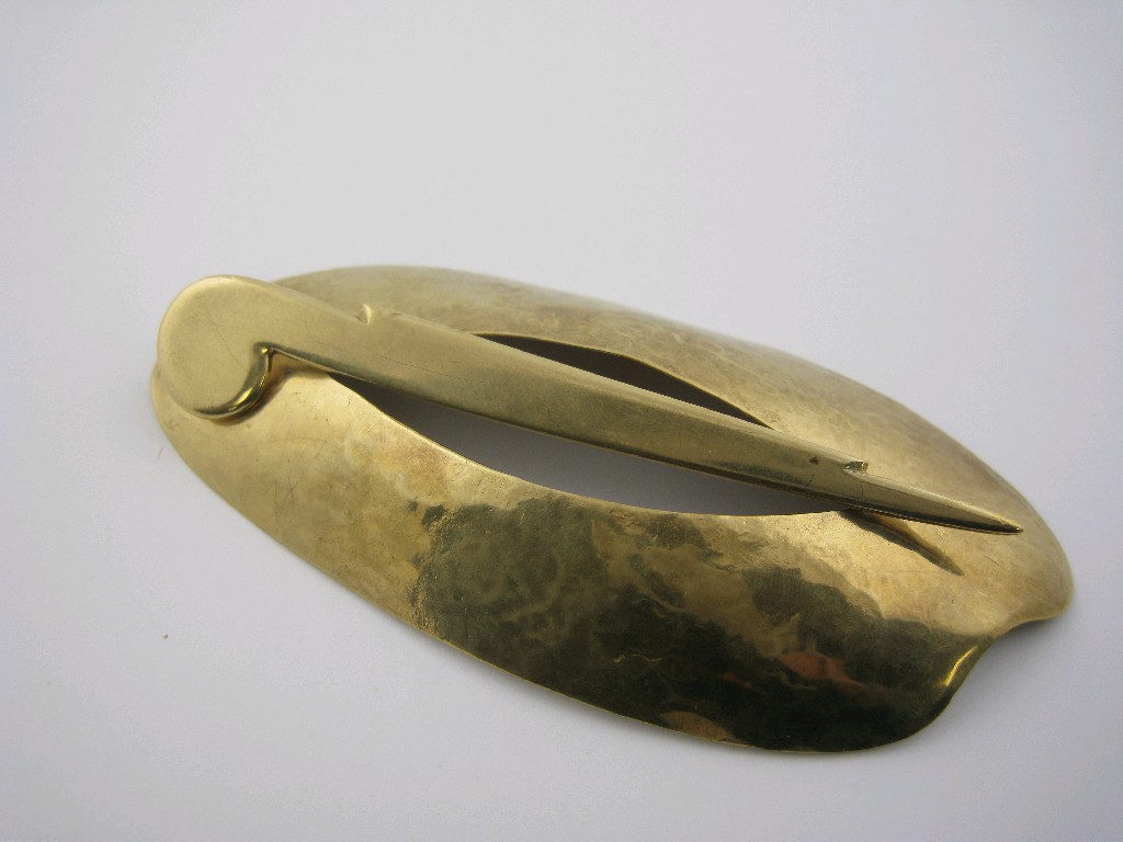 Appraisal: A modern palette shaped Hair Clip approx gms tests as