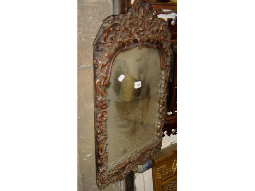 Appraisal: A Georgian style wall mirror with acanthus carved frame with