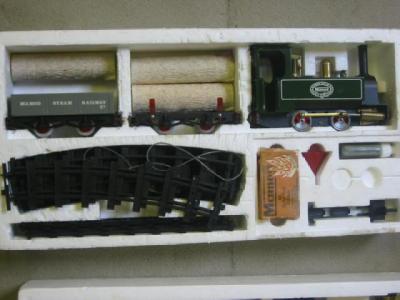 Appraisal: A Mamod steam railway set RS with green locomotive and