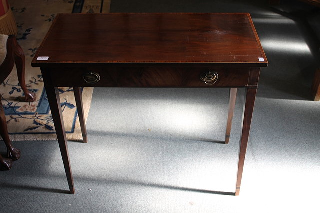 Appraisal: AN EDWARDIAN MAHOGANY AND INLAID SIDE TABLE with crossbanded top