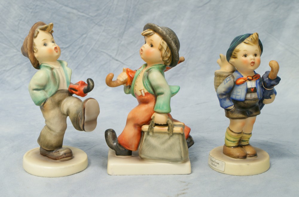 Appraisal: Goebel Hummel Figurines Merry Wanderer No TMK- Home From Market