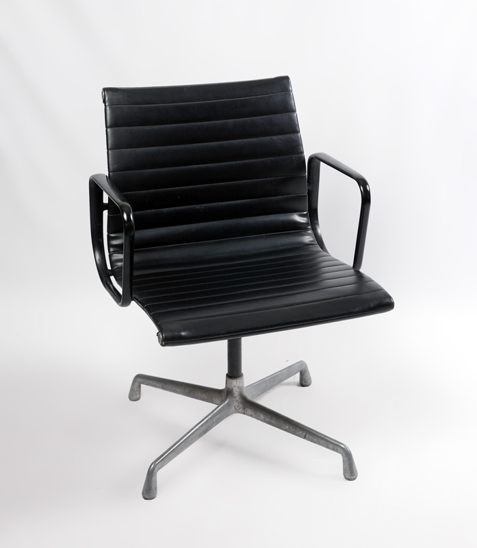 Appraisal: EAMES FOR HERMAN MILLER ALUMINUM GROUP CHAIR EA Black aluminum