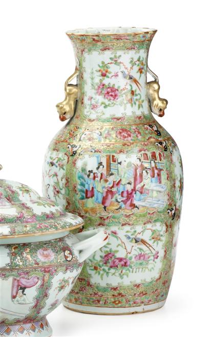 Appraisal: Chinese rose medallion porcelain vase th century