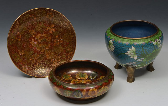 Appraisal: A CHINESE CLOISONNE BRUSHWASHER a plate and a tripod pot