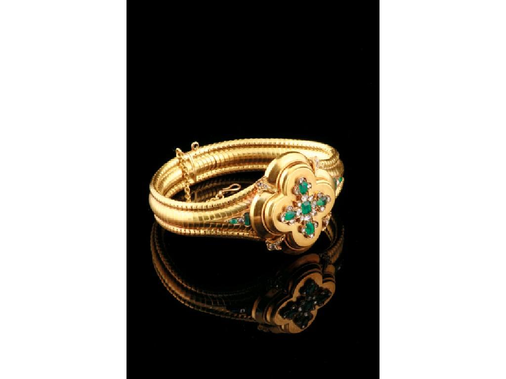 Appraisal: A VICTORIAN GILT METAL SNAKE LINK BRACELET the top with