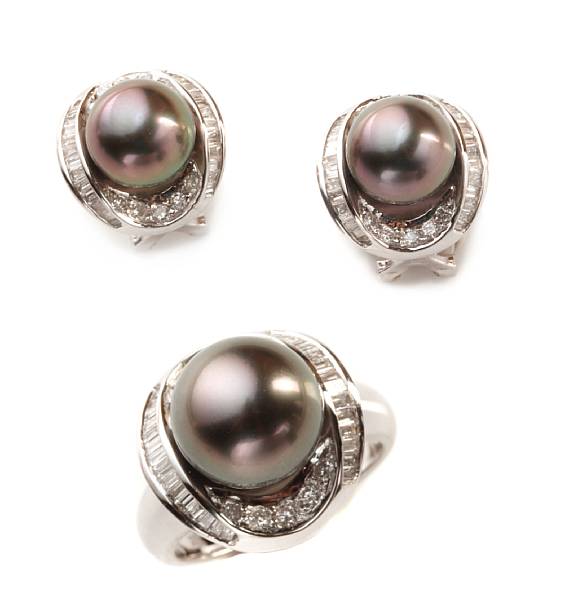 Appraisal: A gray cultured pearl diamond and k white gold ring