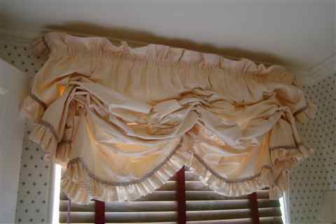 Appraisal: DESIGNED BY DAVID EASTON GUEST BEDROOM BALLOON VALANCE WITH MATCHING