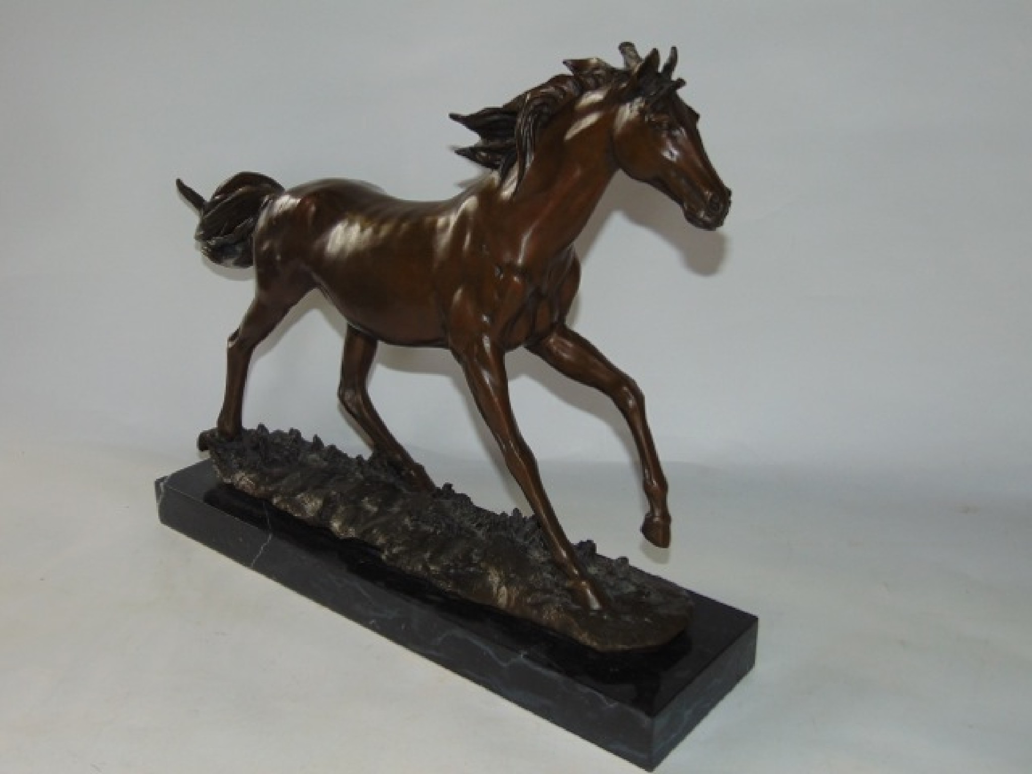 Appraisal: A substantial cast bronze study of a horse in full