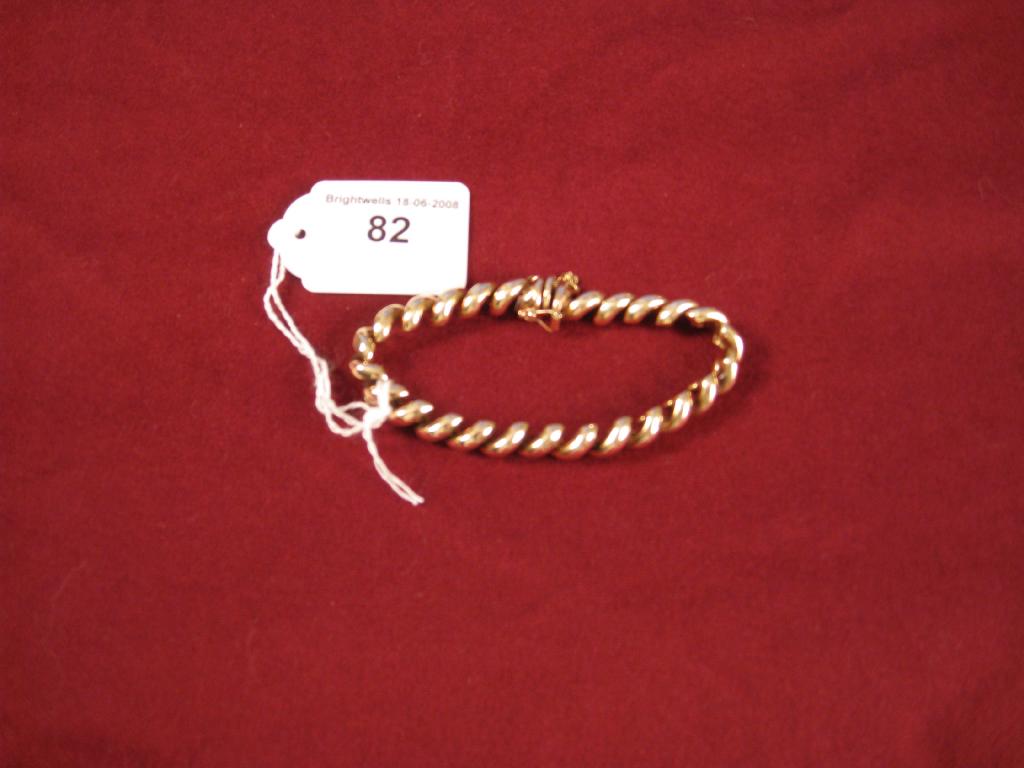 Appraisal: A ct gold twist link Bracelet gms