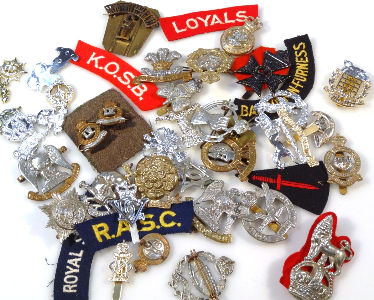 Appraisal: Various thC cap badges to include Queens Own Hussars cm