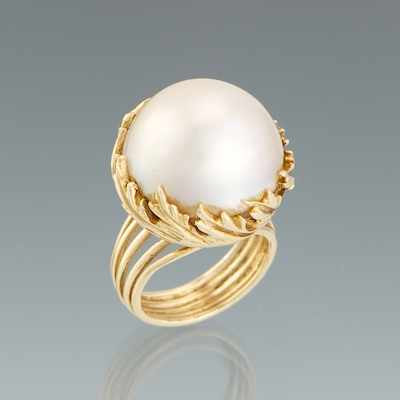 Appraisal: A Ladies' Mabe Pearl Ring k yellow gold ring with