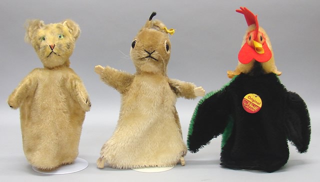 Appraisal: Lot of hand puppets Rooster with mohair felt body Paper