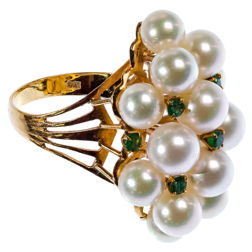 Appraisal: K YELLOW GOLD PEARL AND EMERALD RINGHaving mm to mm