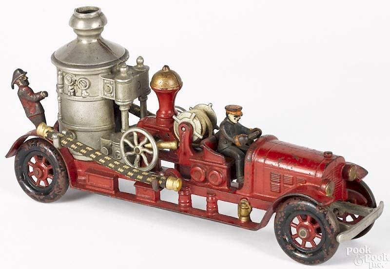 Appraisal: Kenton cast iron fire pumper Kenton cast iron fire pumper