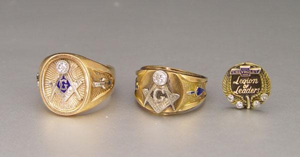 Appraisal: LOT OF FRATERNAL SERVICE JEWELRY K yellow gold fraternal ring