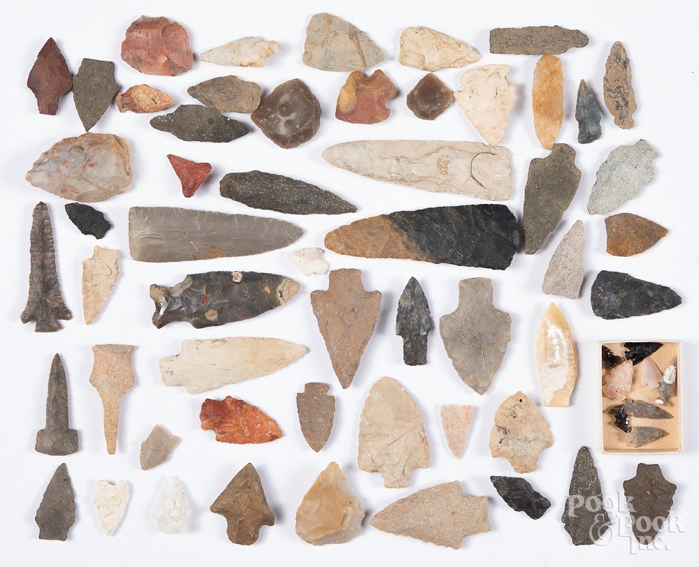 Appraisal: Fifty prehistoric flint spear and arrowheads Fifty prehistoric flint spear