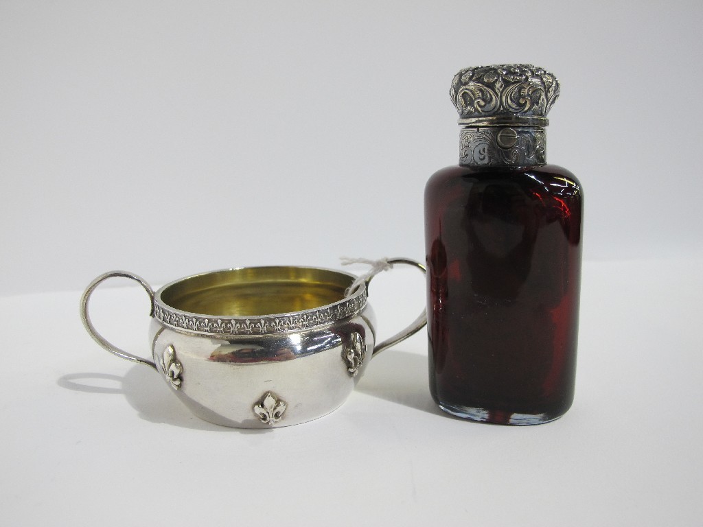 Appraisal: A lot comprising a continental silver salt and a ruby