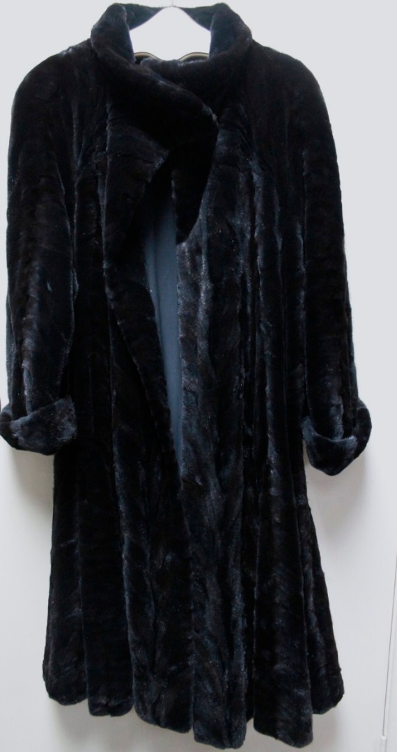 Appraisal: A ladies Samantha Supreme mink fur coat in dark colours