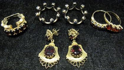 Appraisal: Group of and karat yellow gold garnet jewelryIncluding five rings