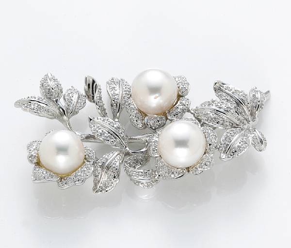 Appraisal: A South Sea cultured pearl diamond and k white gold