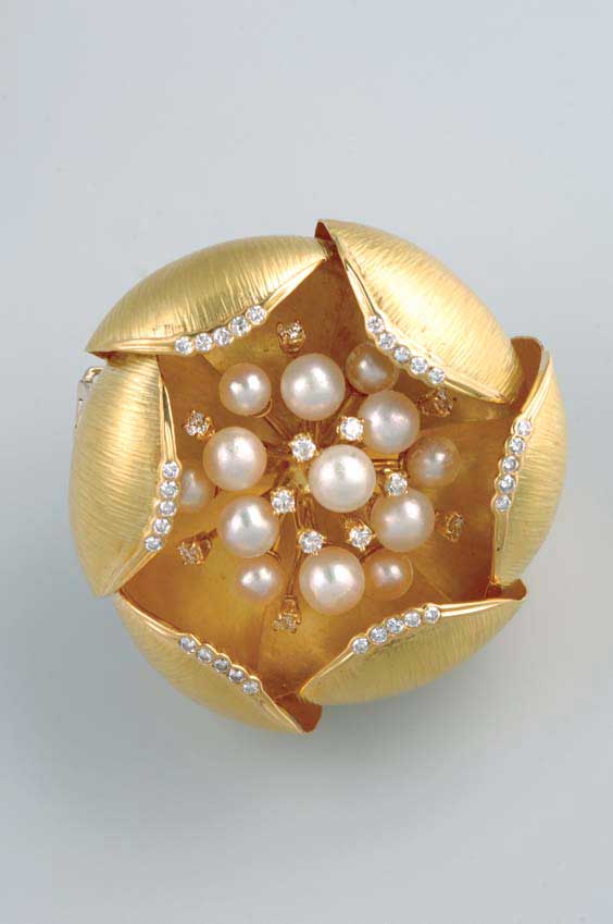 Appraisal: PEARL DIAMOND AND GOLD FLOWER BROOCH Pearl diamond and K