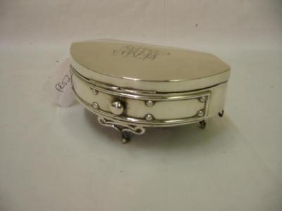 Appraisal: AN EDWARDIAN JEWELLERY BOX of fan form the hinged lid