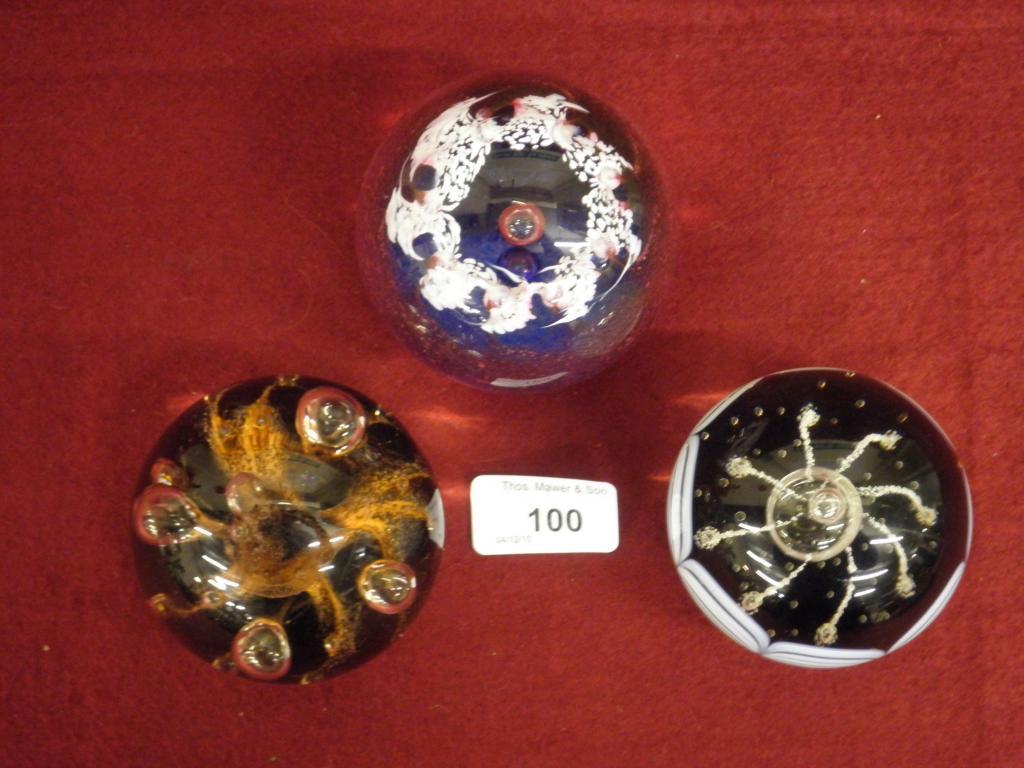 Appraisal: A Caithness limited edition paperweight No in the form of