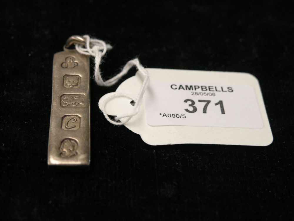 Appraisal: A silver ingot pendant Lond oz