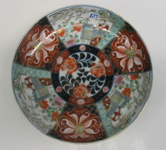 Appraisal: AN CHINESE IMARI PATTERN BOWL - in dia The decorated