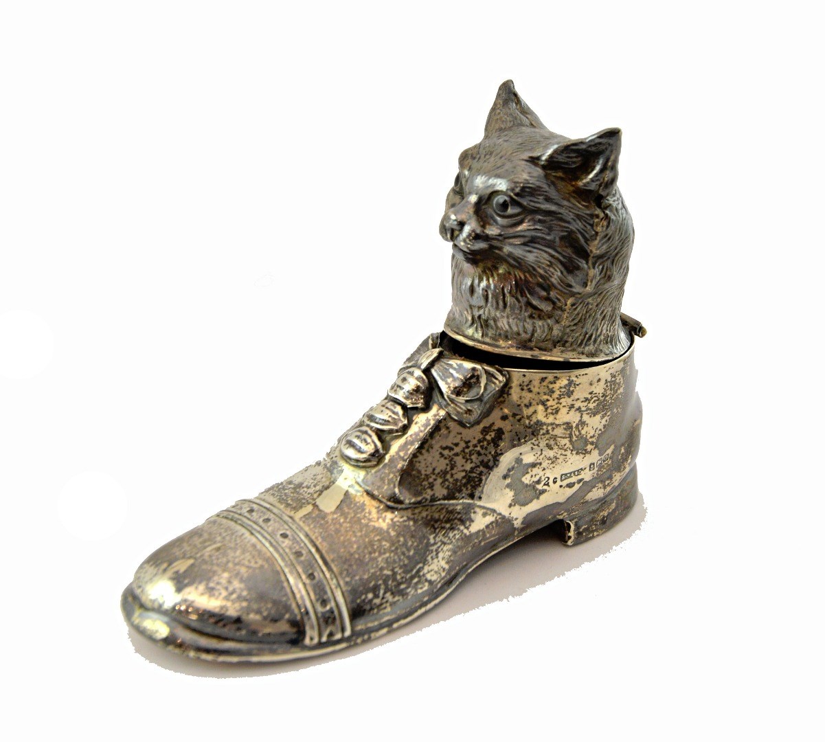 Appraisal: A silver novelty case formed as a cat in a