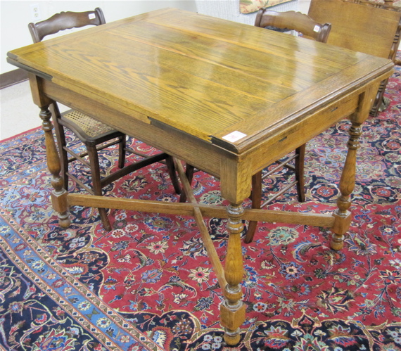 Appraisal: AN OAK DRAW-LEAF DINING TABLE English early th century having