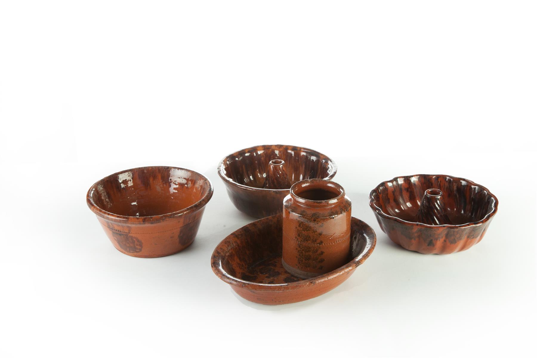 Appraisal: FIVE PIECES OF REDWARE Mid th century All with mottled